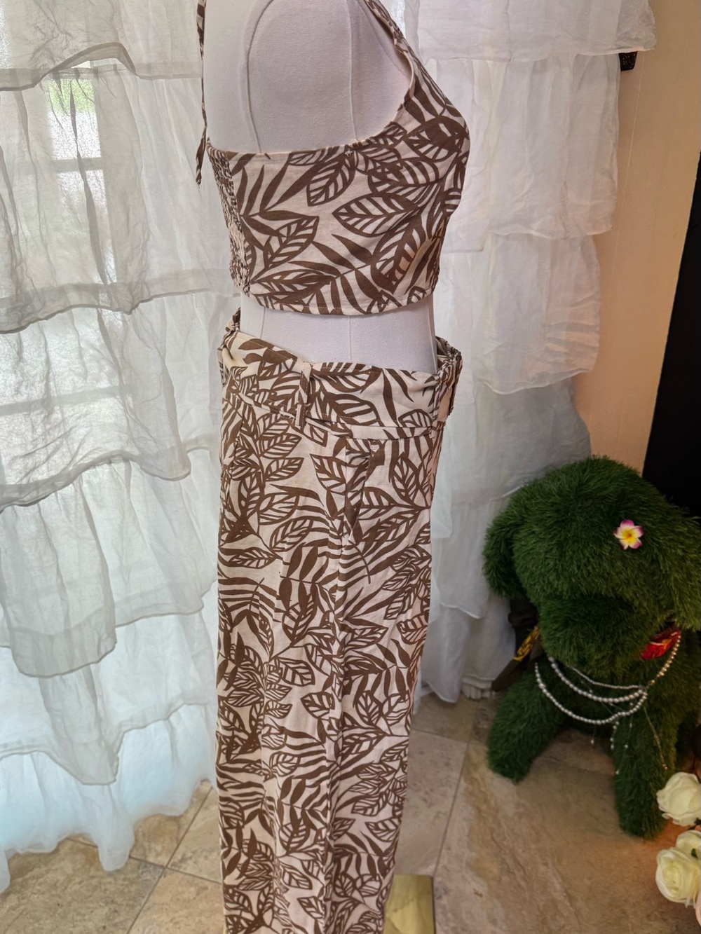 House of Harlow 1960 Beige and Brown Leaf Print Wide Leg Pants & Top Set - Picture 8 of 14